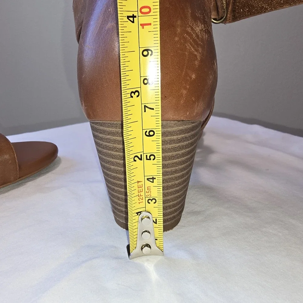 Clarks Collection Women's Size 9 Brown Strappy Sandals • 2.9